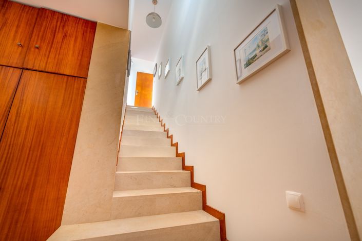 Image No.17-4 Bed Property for sale