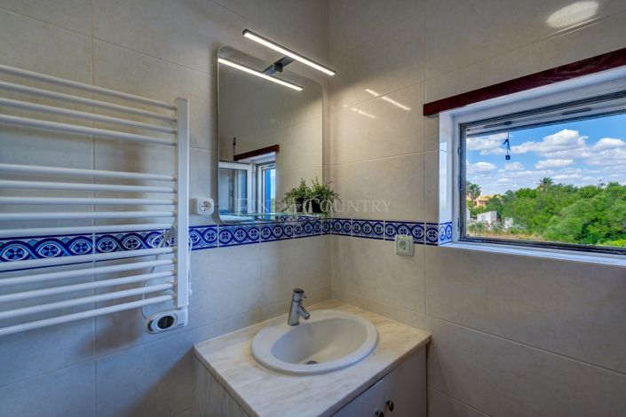 Image No.35-4 Bed Property for sale