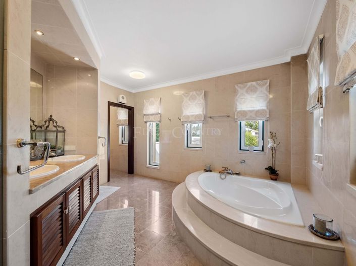 Image No.26-4 Bed Villa for sale