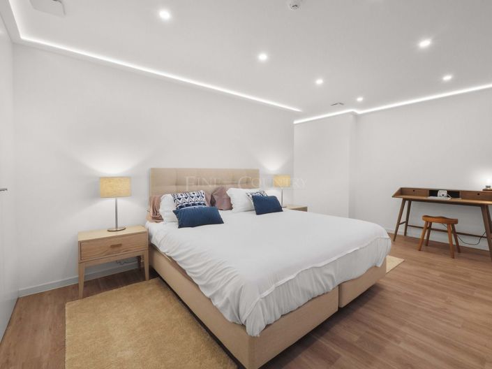 Image No.19-2 Bed Townhouse for sale