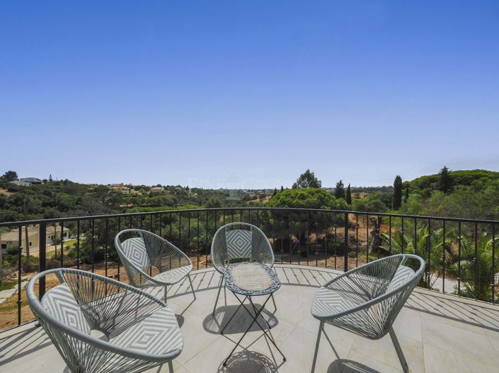 Image No.15-4 Bed Property for sale