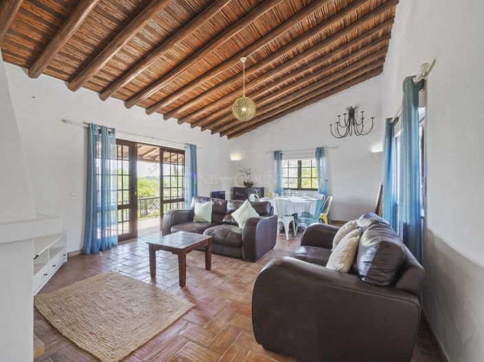 Image No.2-4 Bed Property for sale