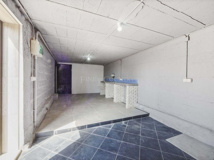 Image No.22-4 Bed Property for sale