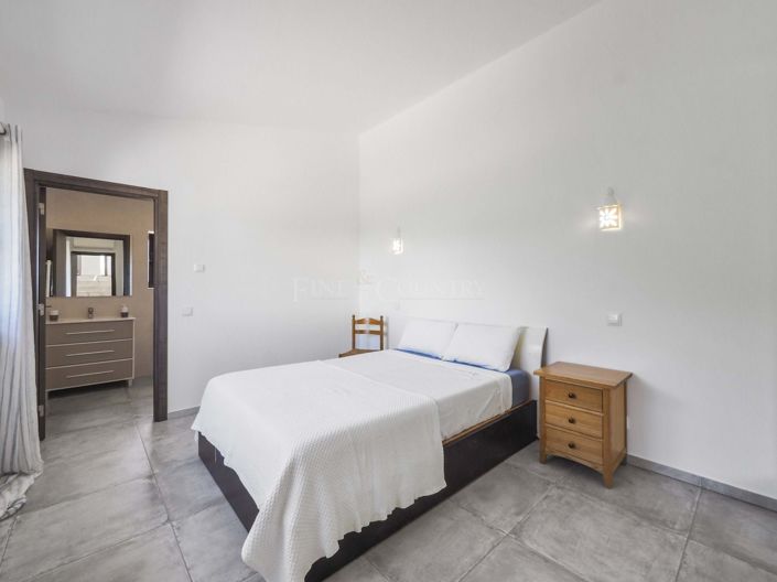 Image No.7-4 Bed Property for sale