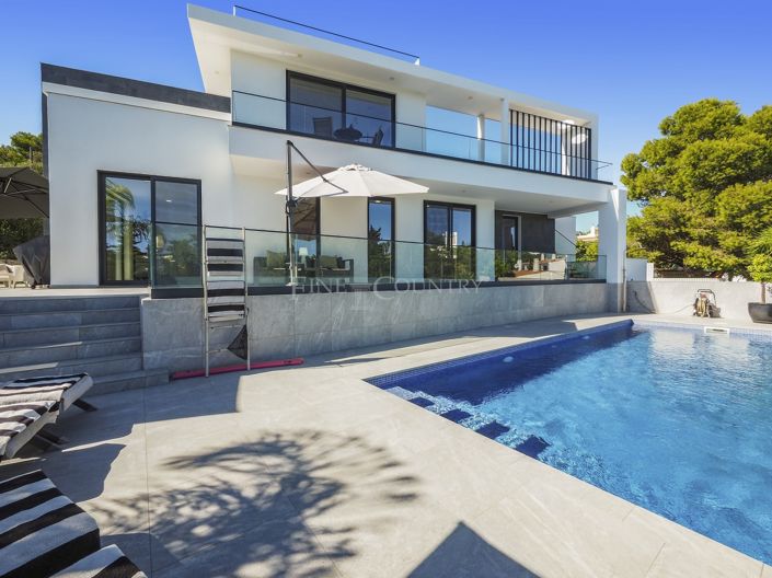 Image No.1-4 Bed Property for sale