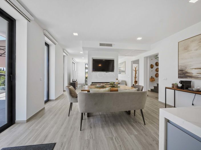 Image No.11-4 Bed Property for sale