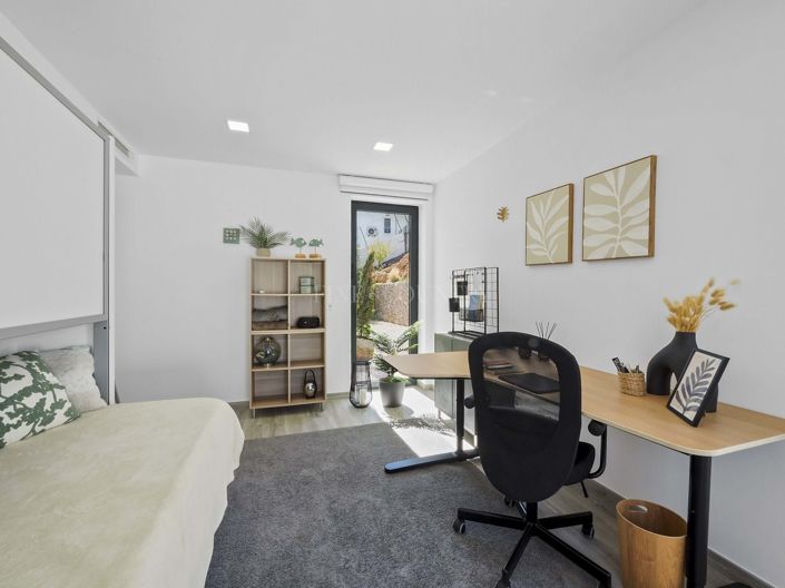 Image No.21-4 Bed Property for sale