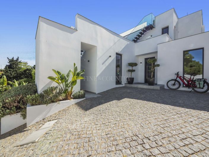 Image No.38-4 Bed Property for sale