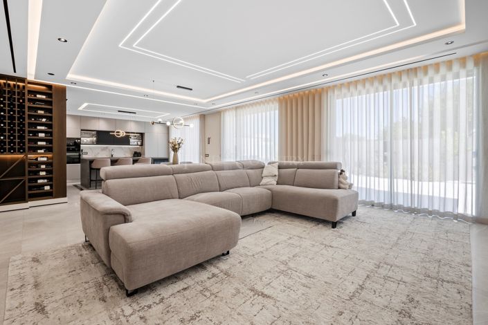 Image No.5-4 Bed Property for sale