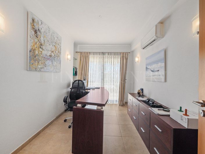 Image No.16-4 Bed Property for sale