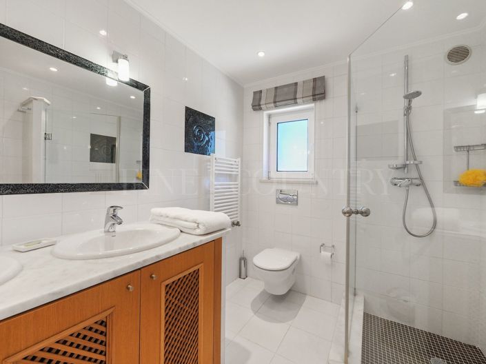 Image No.23-4 Bed Property for sale