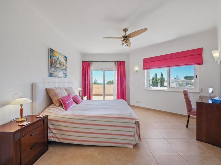 Image No.28-4 Bed Property for sale