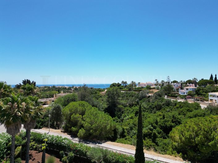 Image No.4-4 Bed Property for sale