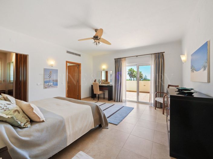 Image No.32-4 Bed Property for sale