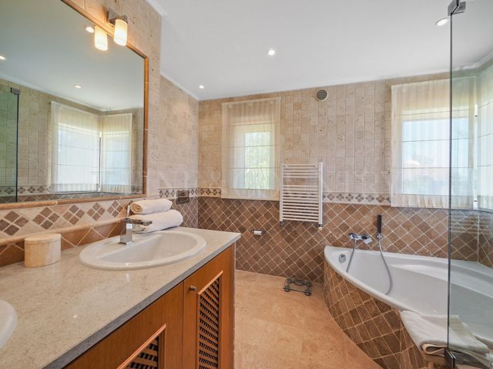 Image No.35-4 Bed Property for sale