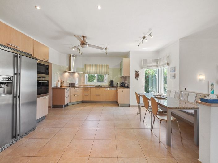 Image No.38-4 Bed Property for sale