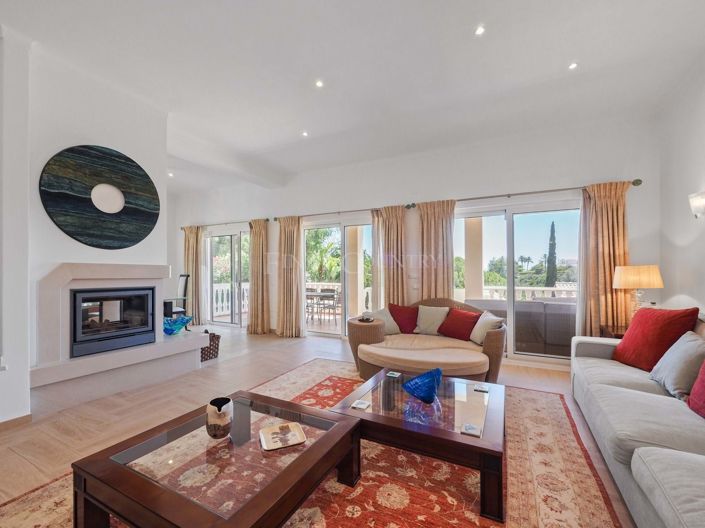 Image No.48-4 Bed Property for sale