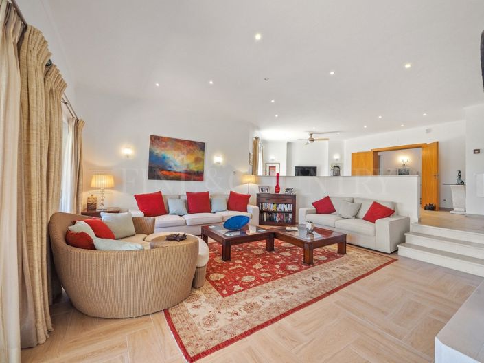 Image No.50-4 Bed Property for sale