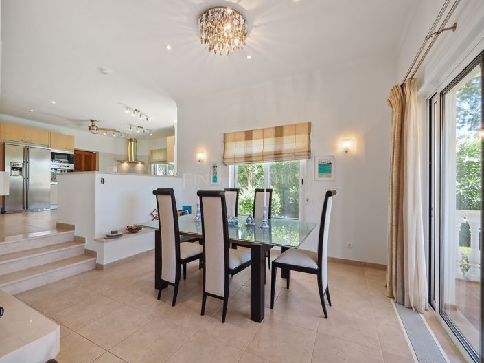 Image No.50-4 Bed Property for sale