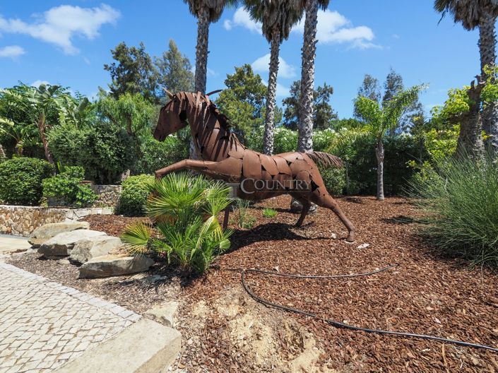 Image No.60-4 Bed Property for sale