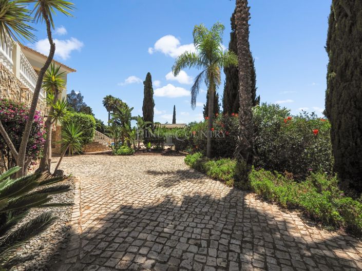 Image No.65-4 Bed Property for sale