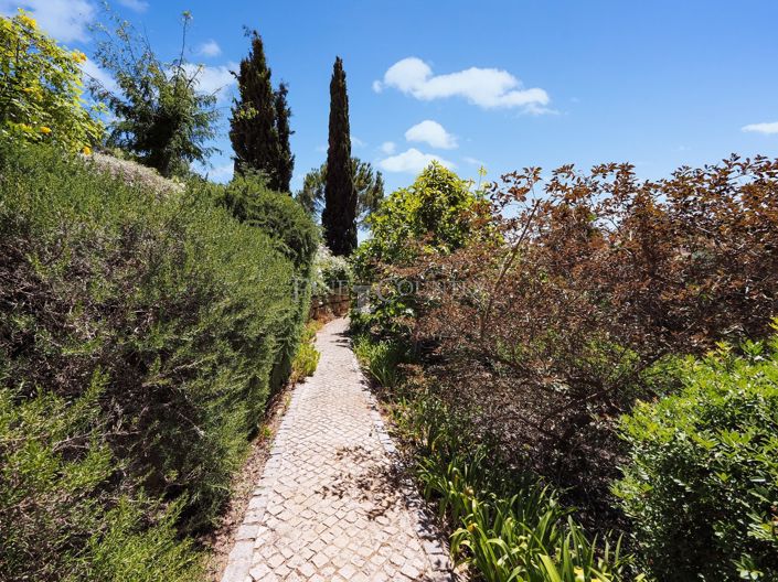 Image No.66-4 Bed Property for sale