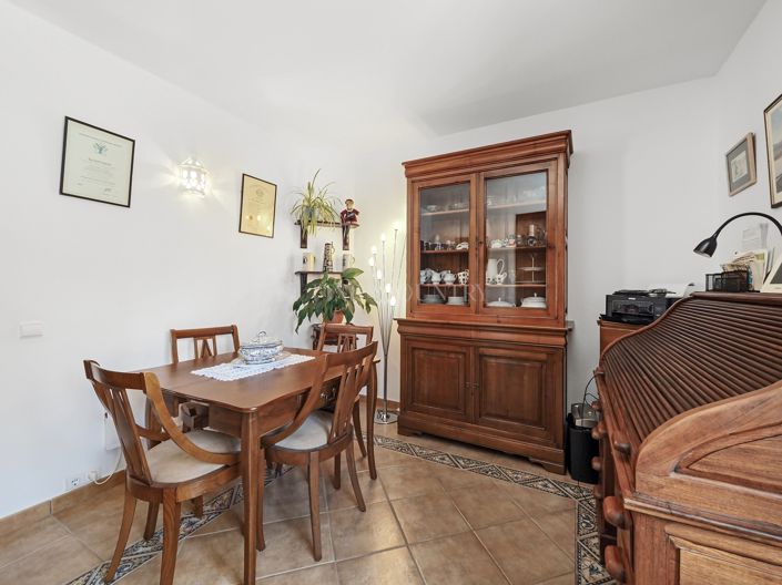 Image No.14-5 Bed Property for sale