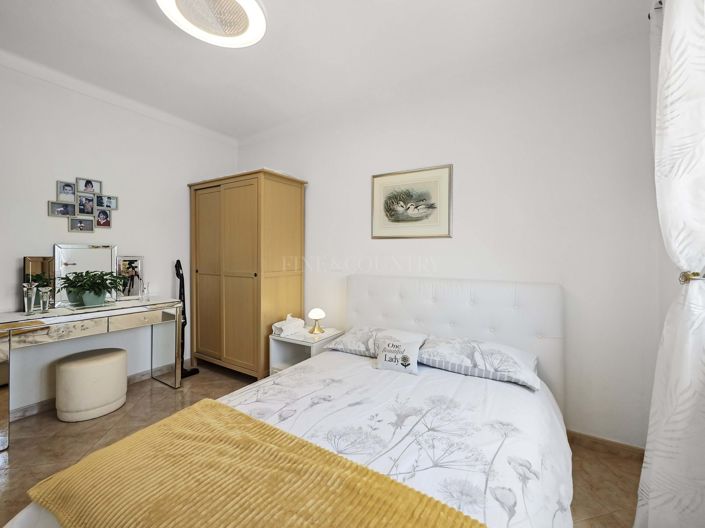 Image No.24-5 Bed Property for sale