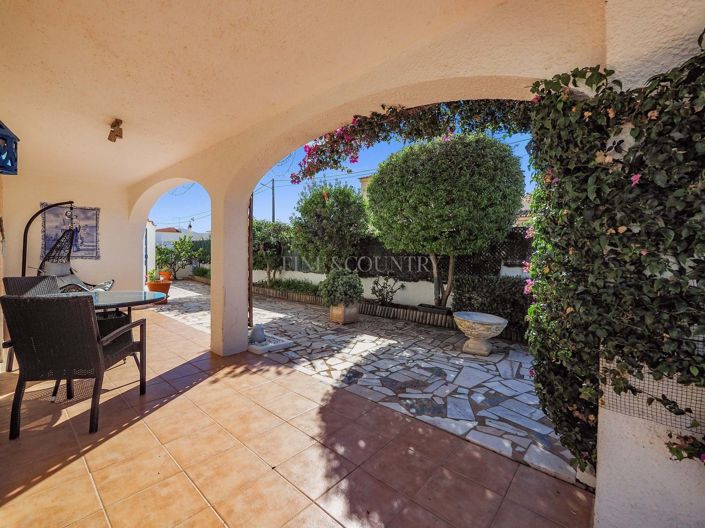 Image No.33-5 Bed Property for sale