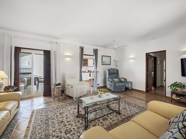Image No.8-5 Bed Property for sale