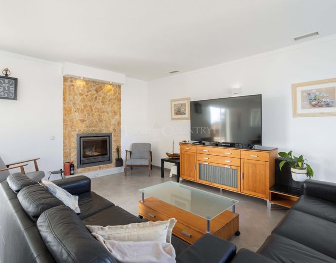 Image No.2-4 Bed Villa for sale