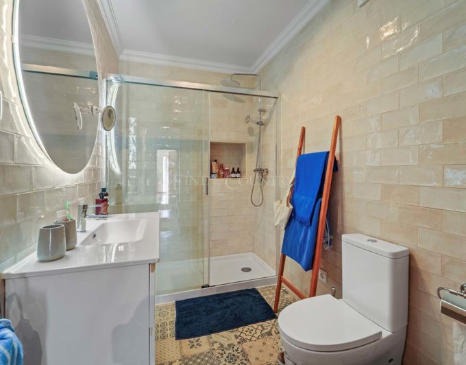 Image No.21-5 Bed Townhouse for sale