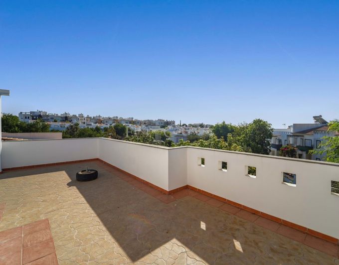 Image No.27-5 Bed Townhouse for sale