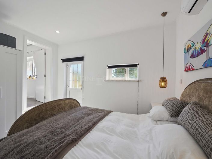 Image No.48-6 Bed Property for sale