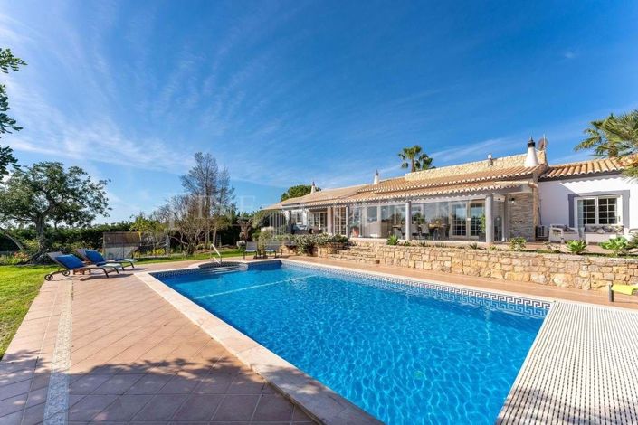 Image No.63-6 Bed Property for sale