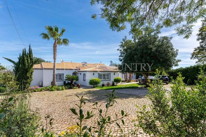 Image No.67-6 Bed Property for sale