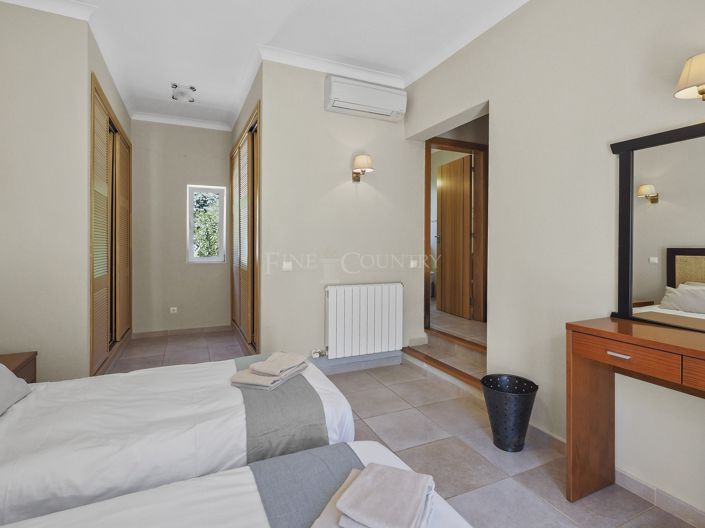 Image No.27-3 Bed Property for sale