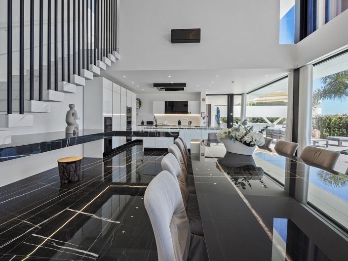 Image No.20-5 Bed Property for sale