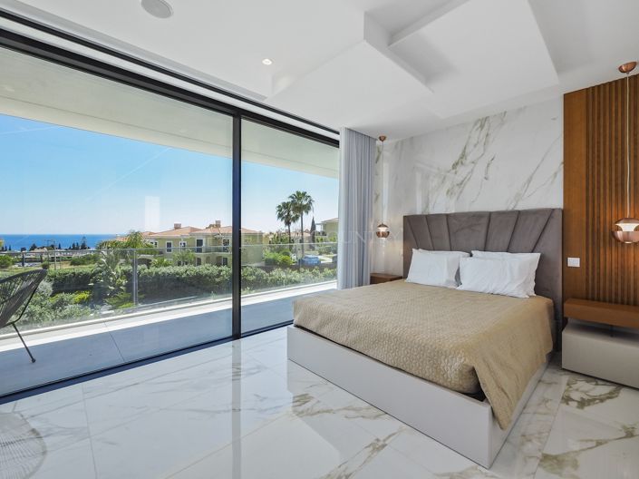 Image No.28-5 Bed Property for sale