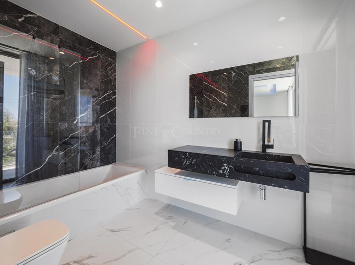 Image No.32-5 Bed Property for sale