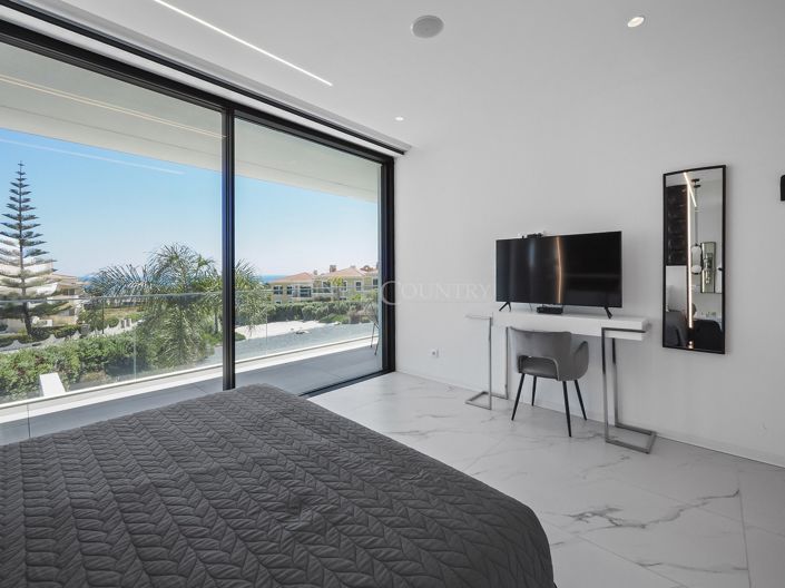 Image No.35-5 Bed Property for sale