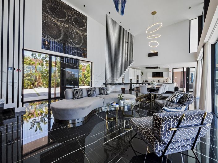 Image No.6-5 Bed Property for sale