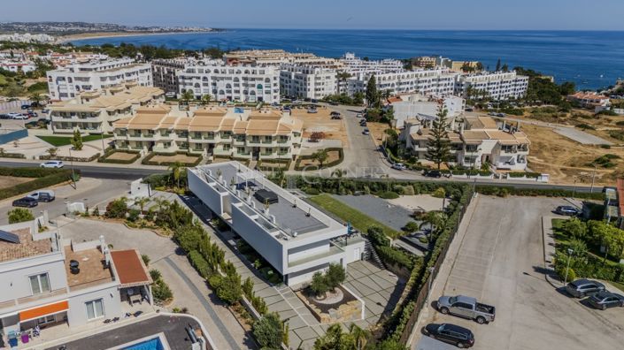 Image No.67-5 Bed Property for sale