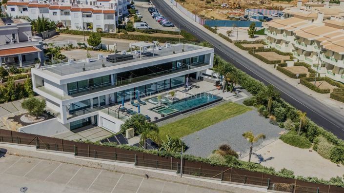 Image No.68-5 Bed Property for sale