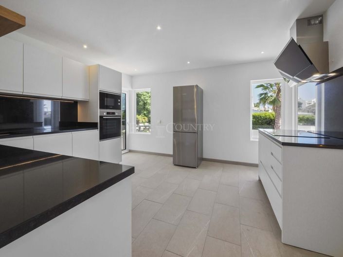 Image No.17-3 Bed Property for sale