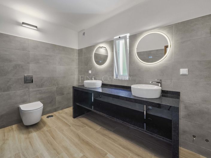 Image No.21-3 Bed Property for sale