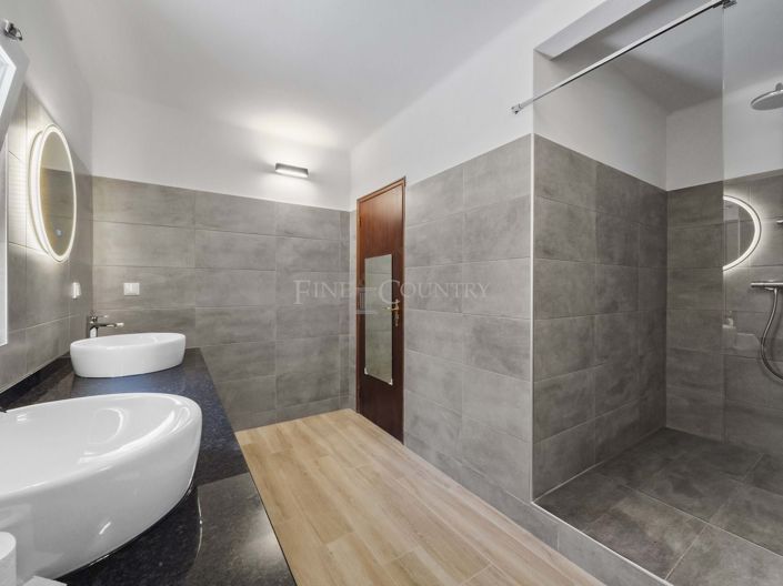 Image No.22-3 Bed Property for sale