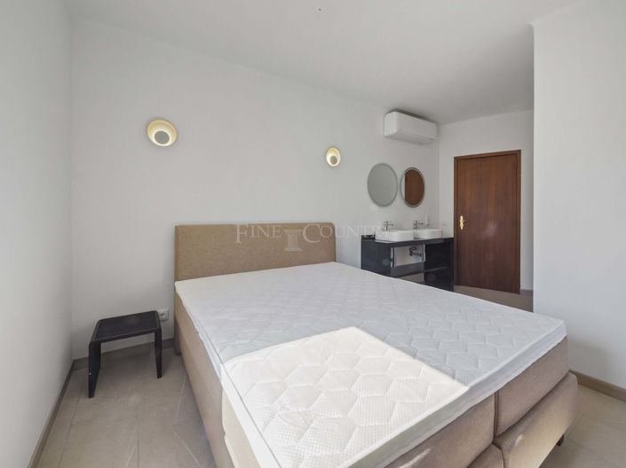 Image No.26-3 Bed Property for sale