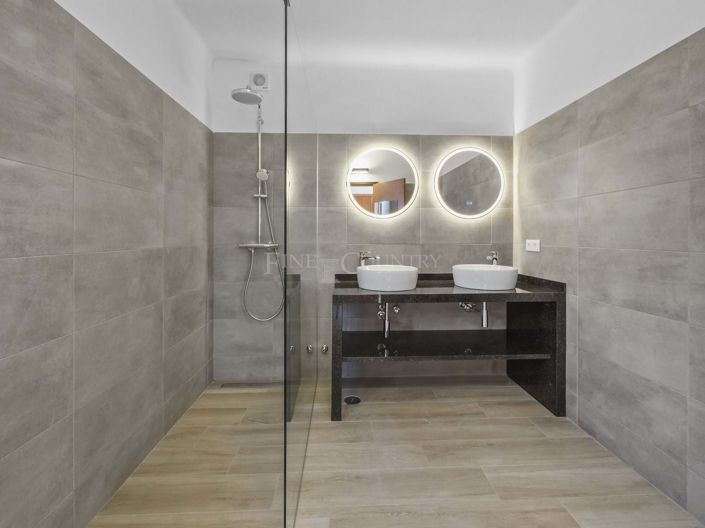 Image No.32-3 Bed Property for sale