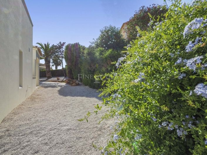 Image No.59-3 Bed Property for sale